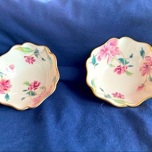 Beautiful Lenox small bowl, Barrington Collection. Cream with floral print